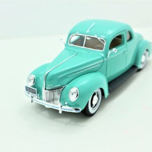 Maisto 1:18 1939 Ford Deluxe Coupe Green Special Edition