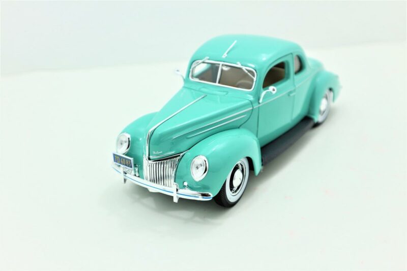 Maisto 1:18 1939 Ford Deluxe Coupe Green Special Edition
